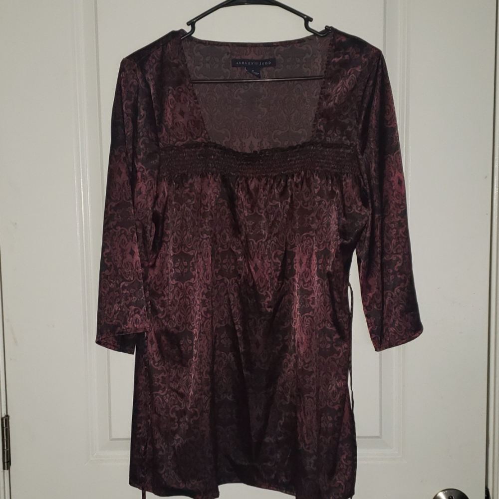 Very cute silky top